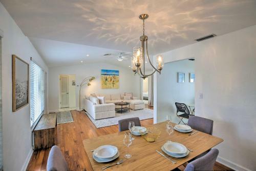 Cozy Home With Private Yard, 1 Block To Canal!