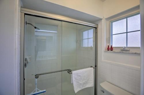 Cozy Home With Private Yard, 1 Block To Canal!