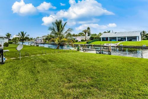 Beachy Haven With Gulf Access