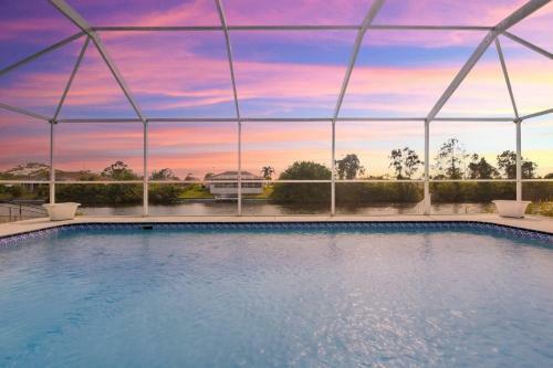 Waterfront Villa With Heated Pool - Villa Wine Down - Roelens Vacations