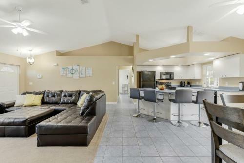 Waterfront Villa With Heated Pool - Villa Wine Down - Roelens Vacations