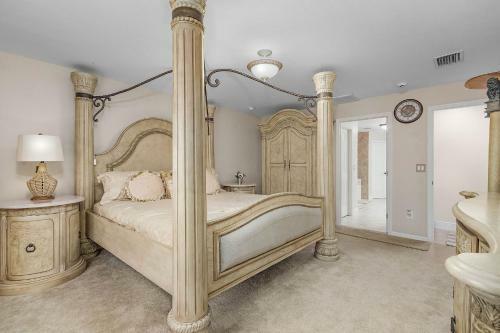 Private Waterfront Villa Heated Pool Pool Table Villa Heat Wave - Roelens Vacations