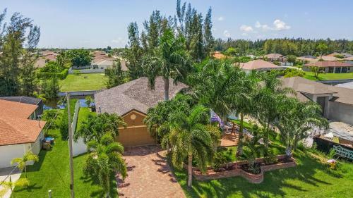 Private Waterfront Villa Heated Pool Pool Table Villa Heat Wave - Roelens Vacations