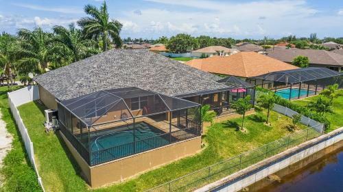 Private Waterfront Villa Heated Pool Pool Table Villa Heat Wave - Roelens Vacations