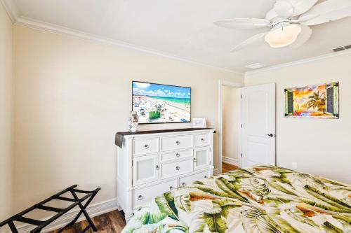 Direct Access Waterfront Villa With Heated Pool & Spa Edgewater Escape Roelens Vacations