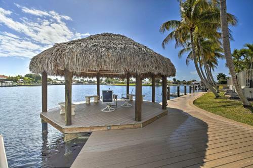 Luxe Cape Coral Escape With Boat Dock And Cabana!