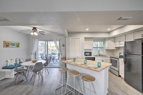 Chic Cape Coral Oasis With Pool About 7 Mi To Beach