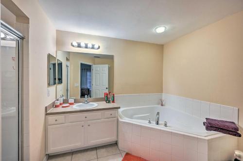 Cape Coral Home With Fenced Yard 11 Mi To Beach
