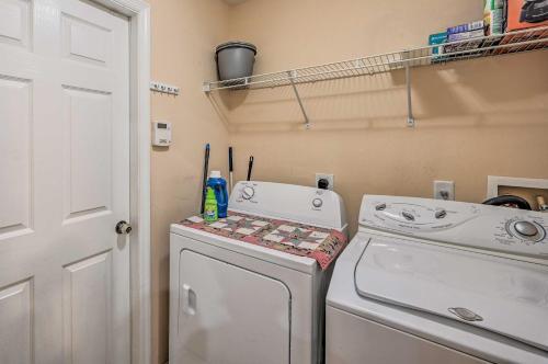 Cape Coral Home With Fenced Yard 11 Mi To Beach