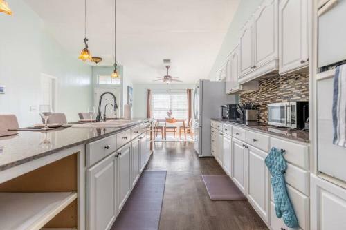 Cozy 3-bedroom Villa W/ Queen Bed And Private Pool