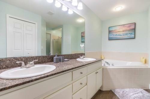 Cozy 3-bedroom Villa W/ Queen Bed And Private Pool
