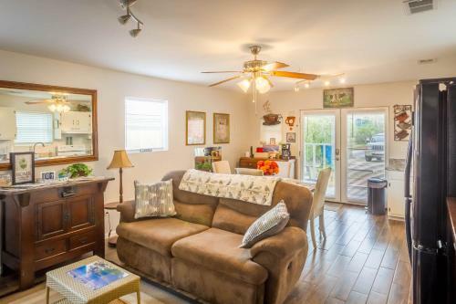 Beach Barn 1br Home 10 Min To Beach! Life's A Breeze