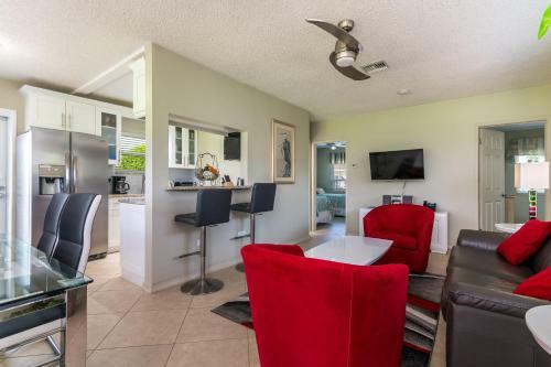 Beach Resort Villa - Beautiful Updated