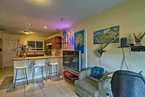 Inviting Family Apartment Less Than 3 Mi From The Coast!