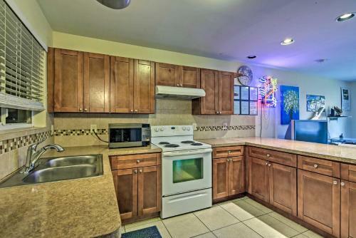 Inviting Family Apartment Less Than 3 Mi From The Coast!