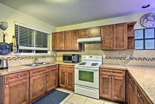 Inviting Family Apartment Less Than 3 Mi From The Coast!