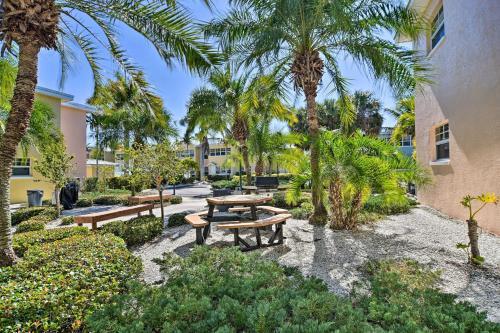 Apartamento Vibrant Resort Condo With Dedicated Beach Access