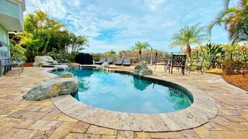 On The Rocks By Teeming Vacation Rentals
