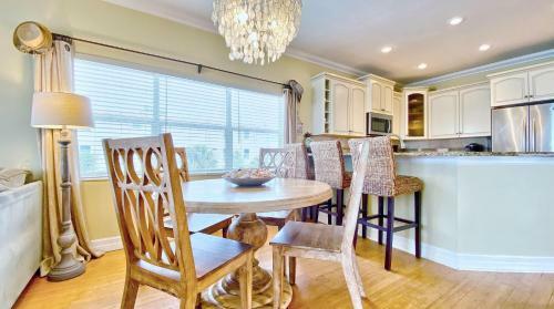 On The Rocks By Teeming Vacation Rentals