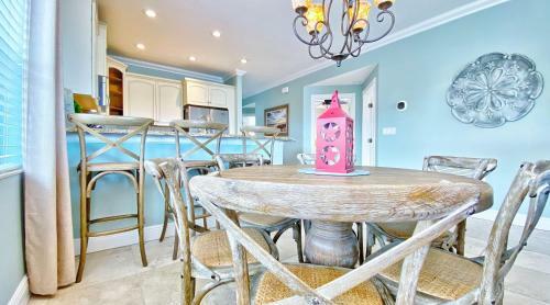 On The Rocks By Teeming Vacation Rentals