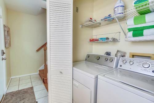 Sea Shell 24 -charming Townhome Near The Beach With Pool And Bbq