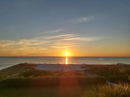 Sea Turtle Life - Amazing Waterfront Home With Beautiful Pool!