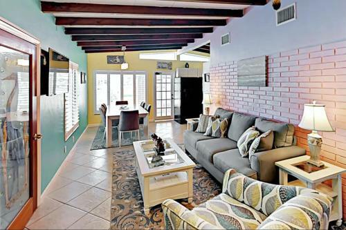 Sea Turtle Life - Amazing Waterfront Home With Beautiful Pool!