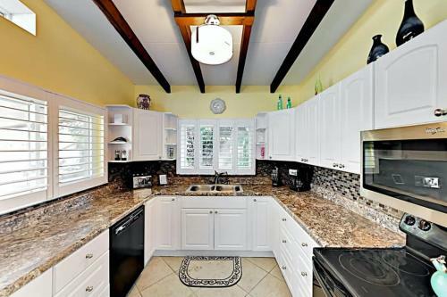 Sea Turtle Life - Amazing Waterfront Home With Beautiful Pool!