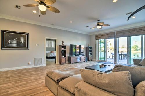 Chic Waterfront House With Pool, Spa And Dock!