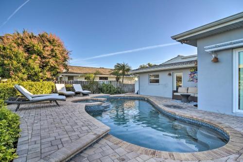Chic Waterfront House With Pool, Spa And Dock!