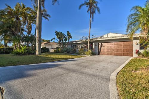 Chic Waterfront House With Pool, Spa And Dock!