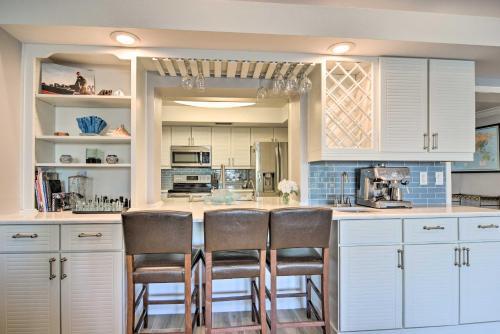 Chic Waterfront House With Pool, Spa And Dock!