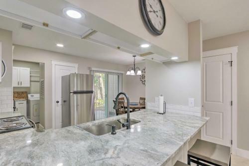 Fort Walton Beach Townhome Less Than 3 Mi To Beach!