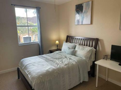 King Bed Home Near Keys, Miami Beach, Everglades
