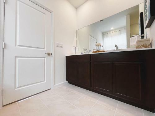 New 3br Spacious & Lux Beach House Theme By Air Base Miami