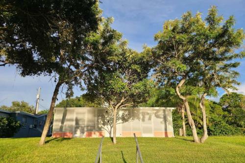Coconut Cottage - Waterfront Home With Dock