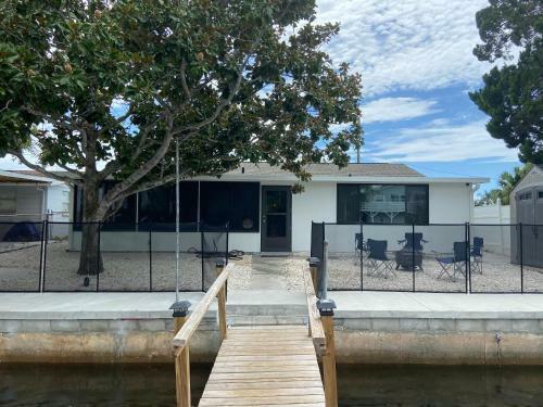 Gorgeous Seaside Seashell Cottage!