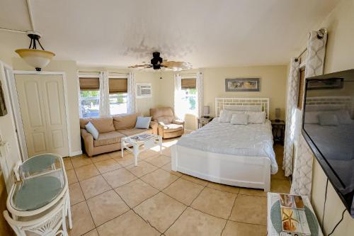 Sun-soaked Alcove