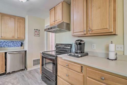 Jacksonville Beach Getaway With Private Yard!