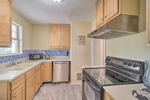 Jacksonville Beach Getaway With Private Yard!