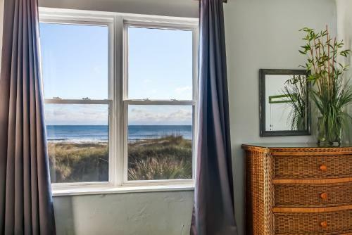 Apartamento Relaxing Condo On Oceanfront - Hear The Waves - Pool -sleeps 6