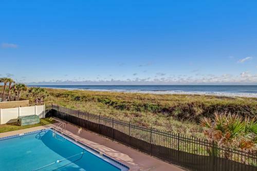 Apartamento Relaxing Condo On Oceanfront - Hear The Waves - Pool -sleeps 6