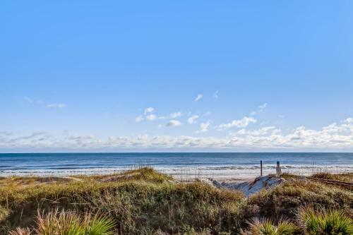 Apartamento Relaxing Condo On Oceanfront - Hear The Waves - Pool -sleeps 6