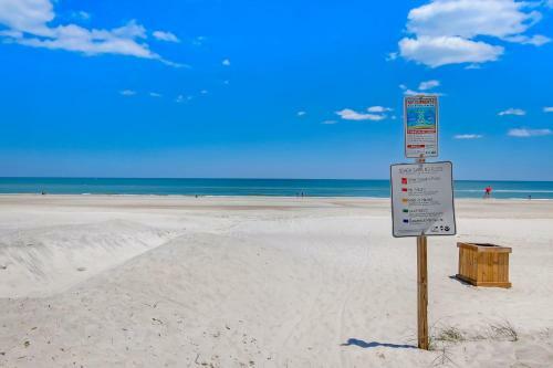 Apartamento Relaxing Condo On Oceanfront - Hear The Waves - Pool -sleeps 6
