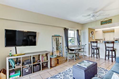Apartamento Relaxing Condo On Oceanfront - Hear The Waves - Pool -sleeps 6