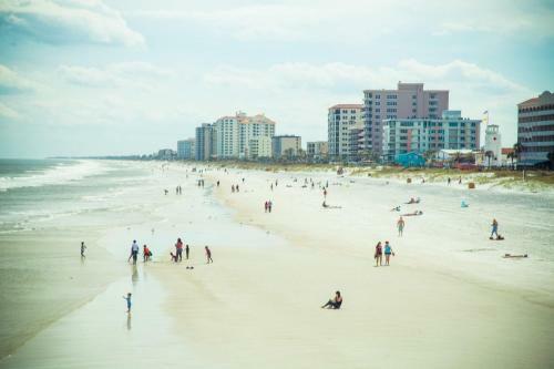 Apartamento Relaxing Condo On Oceanfront - Hear The Waves - Pool -sleeps 6