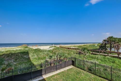 Apartamento Relaxing Condo On Oceanfront - Hear The Waves - Pool -sleeps 6