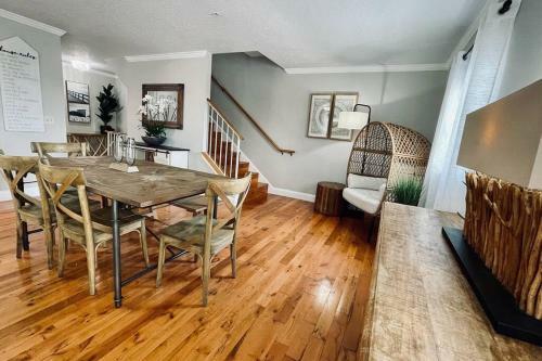 Luxurious Ocean View Getaway!! Entire Home!