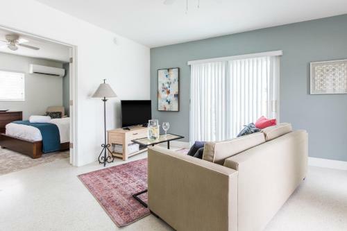 Lovely Apartment On The Canal With A Pool