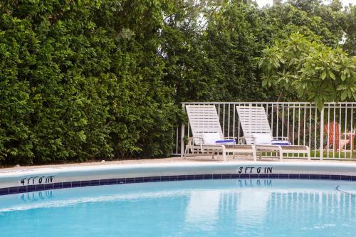 Lovely Apartment On The Canal With A Pool